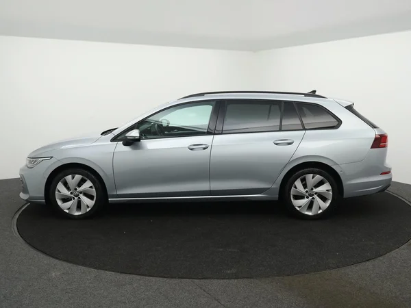 VOLKSWAGEN Golf VIII SW (2025) — foto 32 van 32
