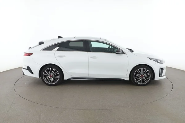 Kia pro_cee'd (2019) — foto 13 van 16