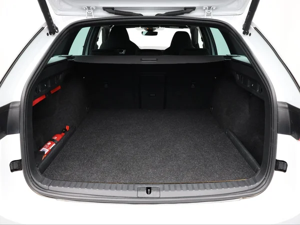SKODA Octavia Combi PHEV (2022) — foto 2 van 23