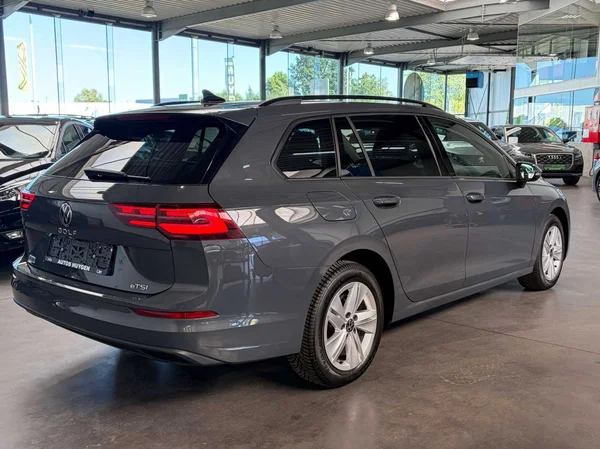 Volkswagen Golf Variant (2022) — foto 12 van 20