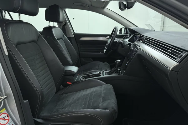 Volkswagen Passat SW (2023) — foto 21 van 23