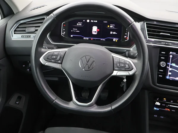 VOLKSWAGEN Tiguan (2022) — foto 4 van 24