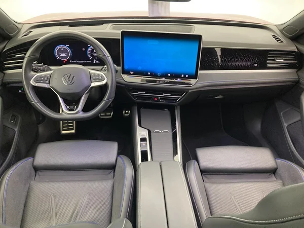 VOLKSWAGEN Passat SW (2024) — foto 11 van 36