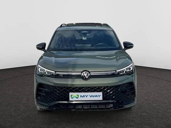 VOLKSWAGEN Tiguan (2025) — foto 12 van 17