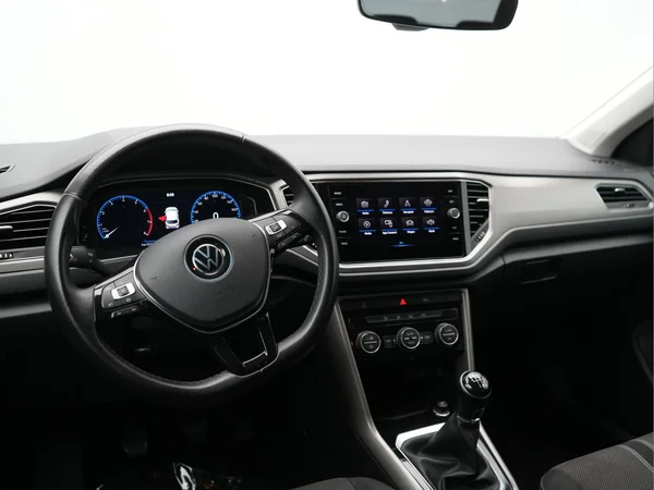 VOLKSWAGEN T-Roc (2021) — foto 4 van 26