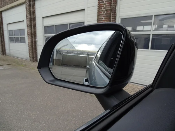 Volvo XC40 (2023) — foto 18 van 28