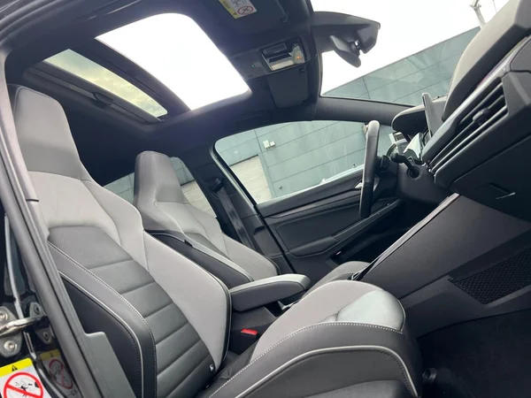 VOLKSWAGEN Golf VIII GTD (2024) — foto 15 van 24