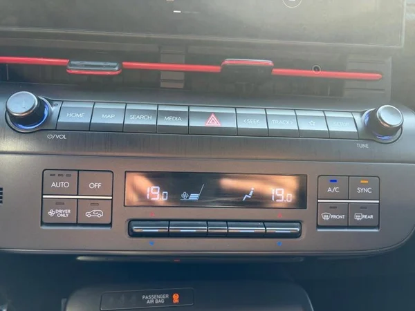 HYUNDAI Kona HEV (2023) — foto 16 van 31