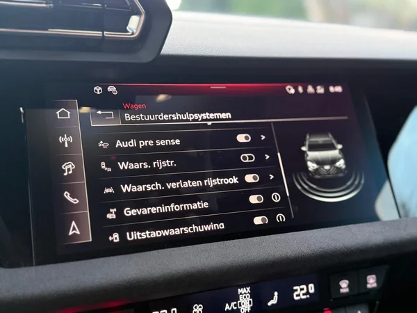 AUDI A3 Alltstreet (2024) — foto 21 van 32