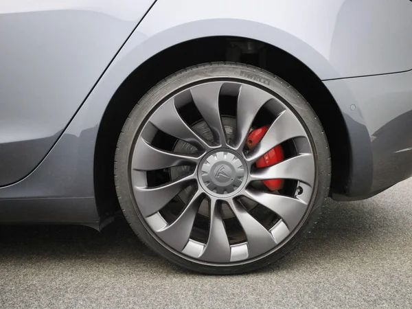 Tesla Model 3 (2022) — foto 3 van 46