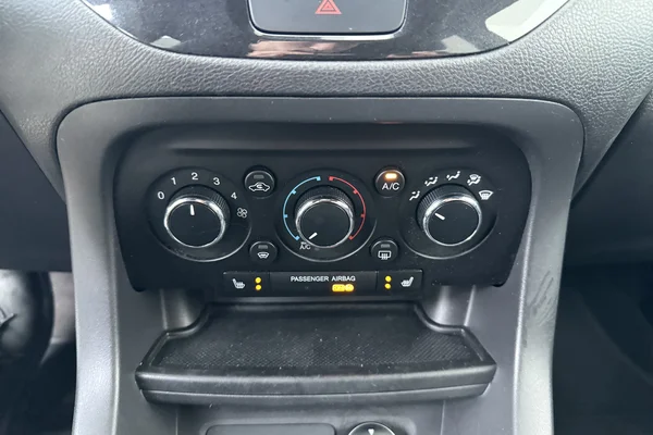 Ford Ka+ Active (2019) — foto 7 van 18