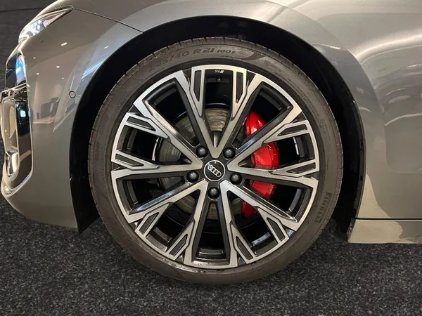 AUDI A6 Avant e-tron (2025) — foto 2 van 15
