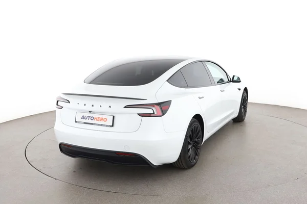 Tesla Model (2025) — foto 13 van 17
