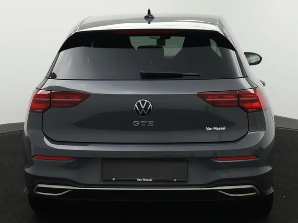 VOLKSWAGEN Golf VIII GTE (2022) — foto 19 van 31