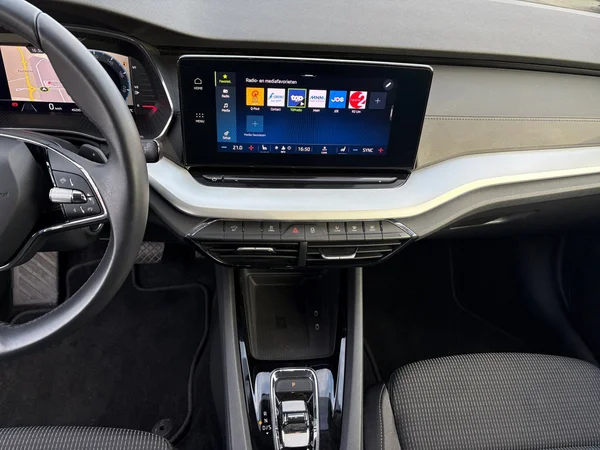 SKODA Octavia Combi (2024) — foto 3 van 22