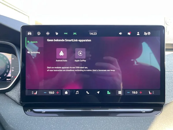 SKODA Octavia Combi (2025) — foto 6 van 22