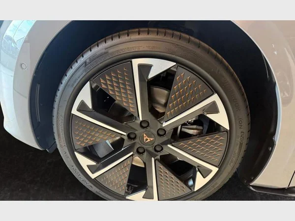 Cupra Born (2025) — foto 28 van 29
