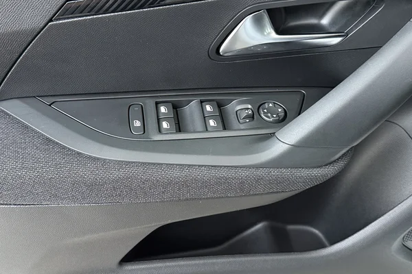 Peugeot 2008 (2025) — foto 9 van 20