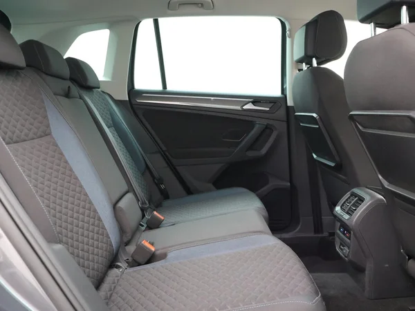 VOLKSWAGEN Tiguan (2020) — foto 5 van 29