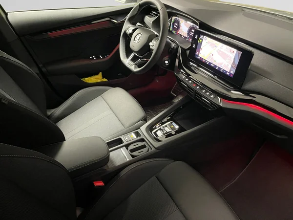 SKODA Octavia Combi (2024) — foto 9 van 15