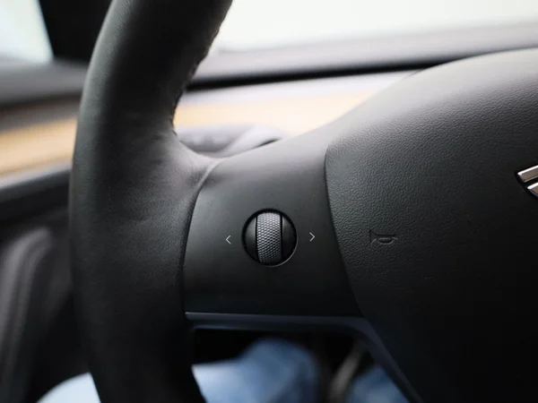 Tesla Model 3 (2022) — foto 10 van 40