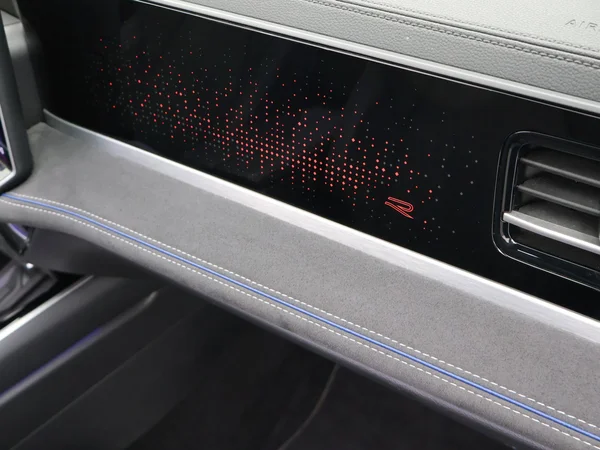VOLKSWAGEN Passat SW (2024) — foto 30 van 32