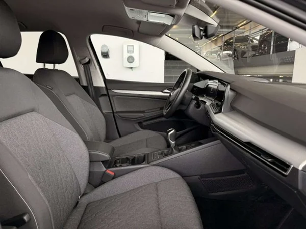 Volkswagen Golf (2024) — foto 2 van 23