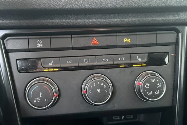 Volkswagen T-Roc (2022) — foto 7 van 19