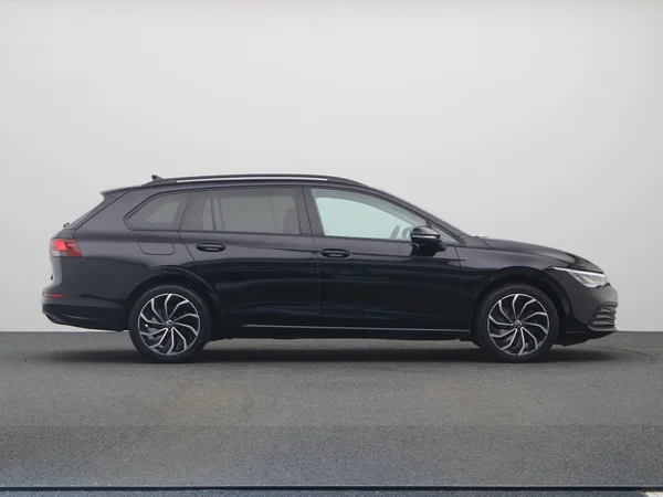 VOLKSWAGEN Golf VIII SW (2024) — foto 18 van 20
