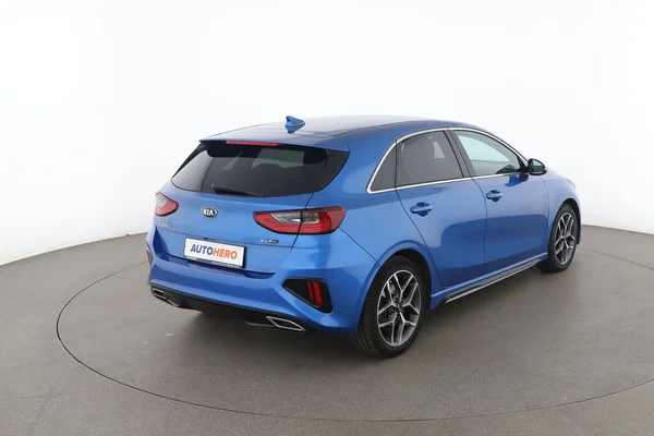 Kia cee'd (2019) — foto 12 van 16