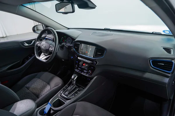 Hyundai Ioniq PHEV (2018) — foto 26 van 54