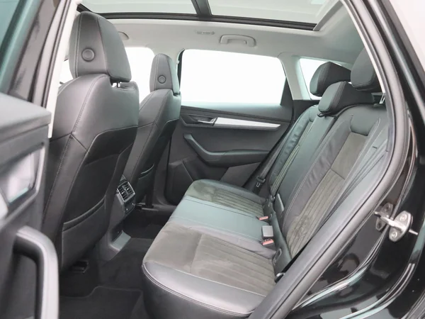 Škoda Karoq (2022) — foto 3 van 40