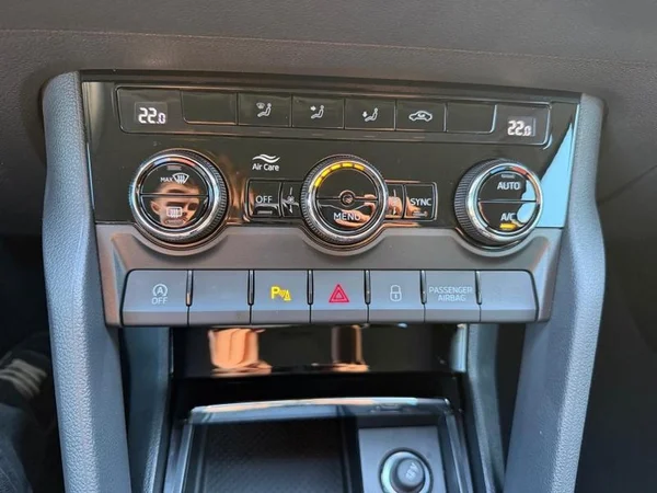 SKODA Karoq (2022) — foto 19 van 31
