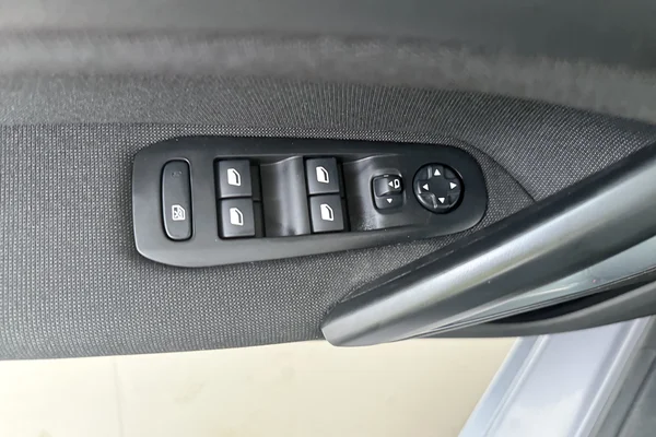 Peugeot 308 (2020) — foto 8 van 25