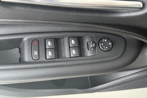 Jeep Avenger (2025) — foto 6 van 17