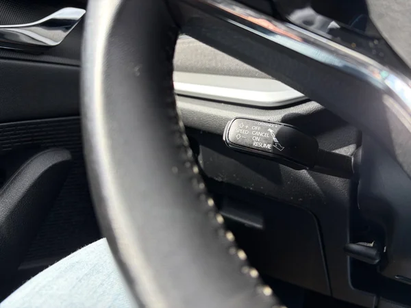 SKODA Octavia Combi (2023) — foto 2 van 14