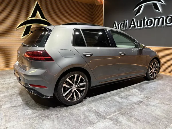 Volkswagen Golf (2018) — foto 16 van 25