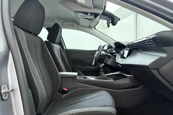 Peugeot 308 SW (2022) — foto 17 van 19
