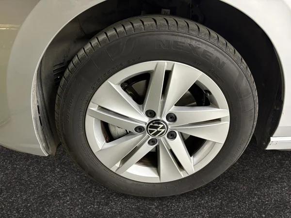 VOLKSWAGEN Golf VIII SW (2024) — foto 12 van 15