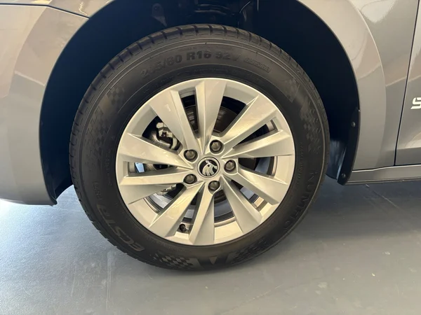 SKODA Octavia Combi (2025) — foto 10 van 24