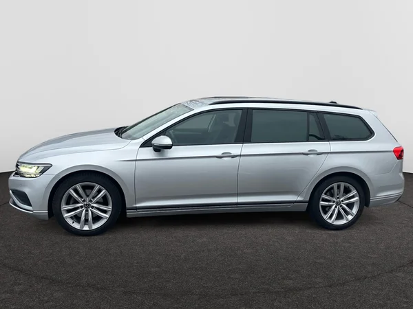 VOLKSWAGEN Passat SW (2020) — foto 2 van 25