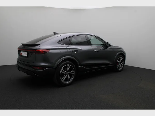 AUDI Q6 Sportback e-tron (2025) — foto 12 van 22