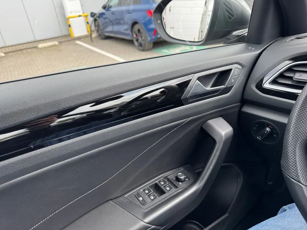 VOLKSWAGEN T-Roc (2022) — foto 7 van 24