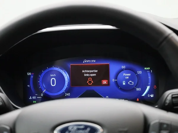 Ford Kuga (2022) — foto 37 van 38