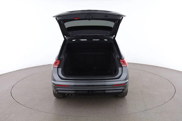 Volkswagen Tiguan (2020) — foto 7 van 16
