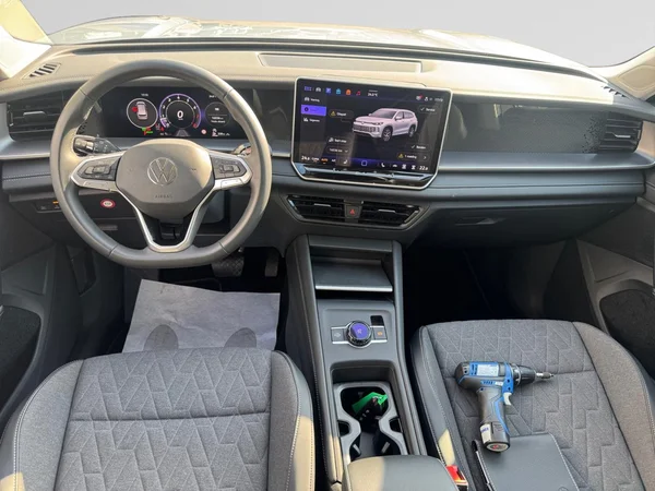VOLKSWAGEN Tayron (2025) — foto 2 van 24