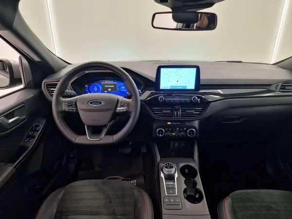 Ford Kuga (2023) — foto 9 van 13