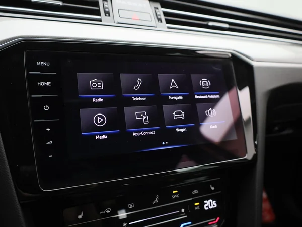 Volkswagen Passat (2022) — foto 17 van 44
