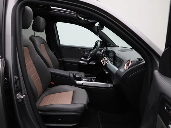 Mercedes-Benz EQB (2023) — foto 37 van 53