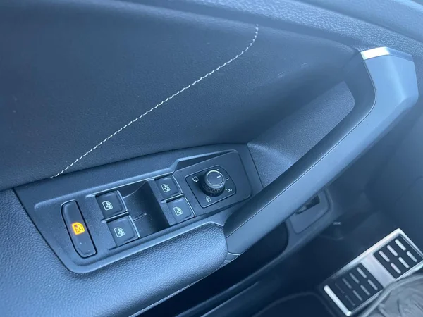 VOLKSWAGEN Tiguan (2023) — foto 6 van 21